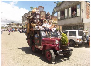 Jeep llamado jipado con su carga tradicional